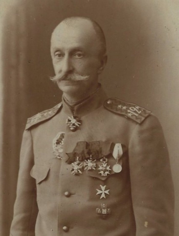 Парадная военная форма гусар в 20 веке, фото