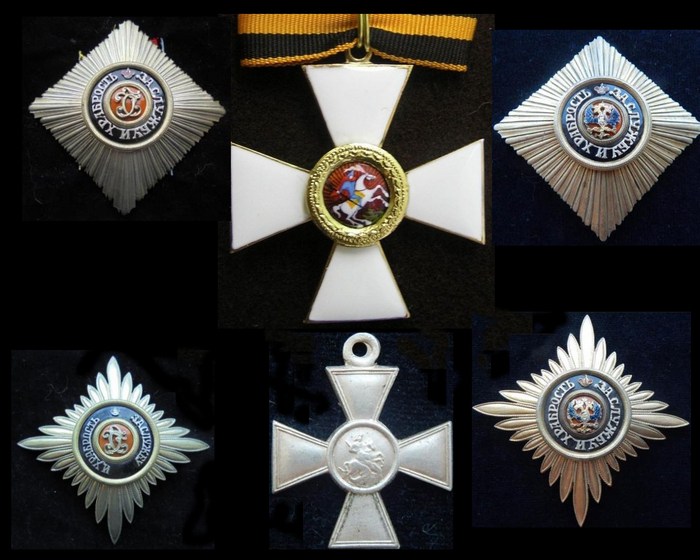 Знак ордена Св. Георгия, орденские звезды для христиан и иноверцев, серебрянный знак отличия Военного ордена,
   известный как Георгиевский крест