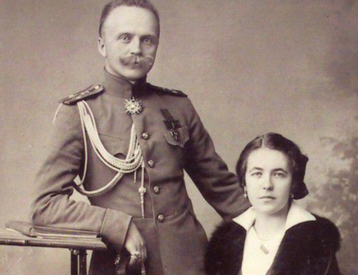 Штабс-капитан Владимир Иванович  Зверев (1882-1954) с супругой  Евдокией Кирилловной Фроловой