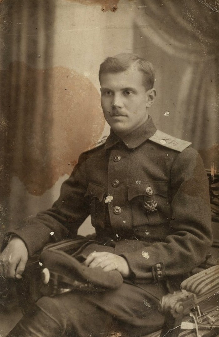Выпускник Алексеевского военного училища, фото со знаком юнкера