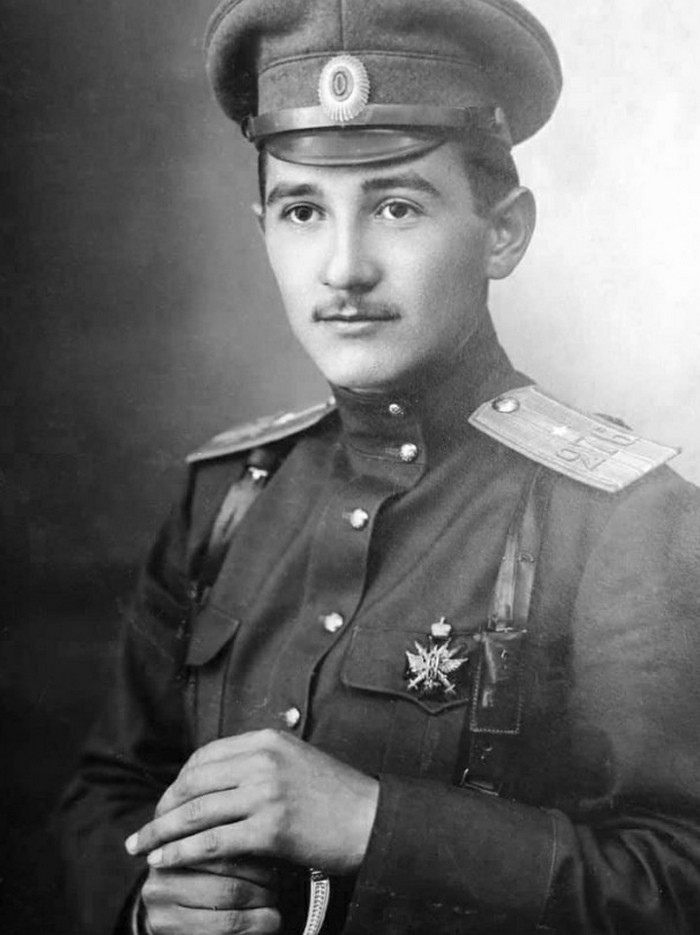 Выпускник Алексеевского военного училища, фото со знаком